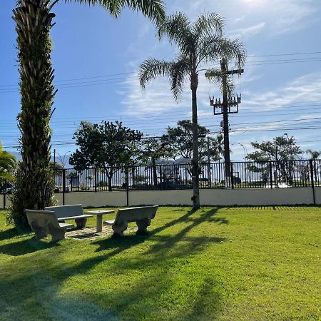 Apartamento Ubatuba, Itaguá, bem localizado, duas vagas de garagem Exterior foto