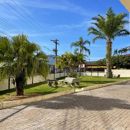 Apartamento Ubatuba, Itaguá, bem localizado, duas vagas de garagem Exterior foto
