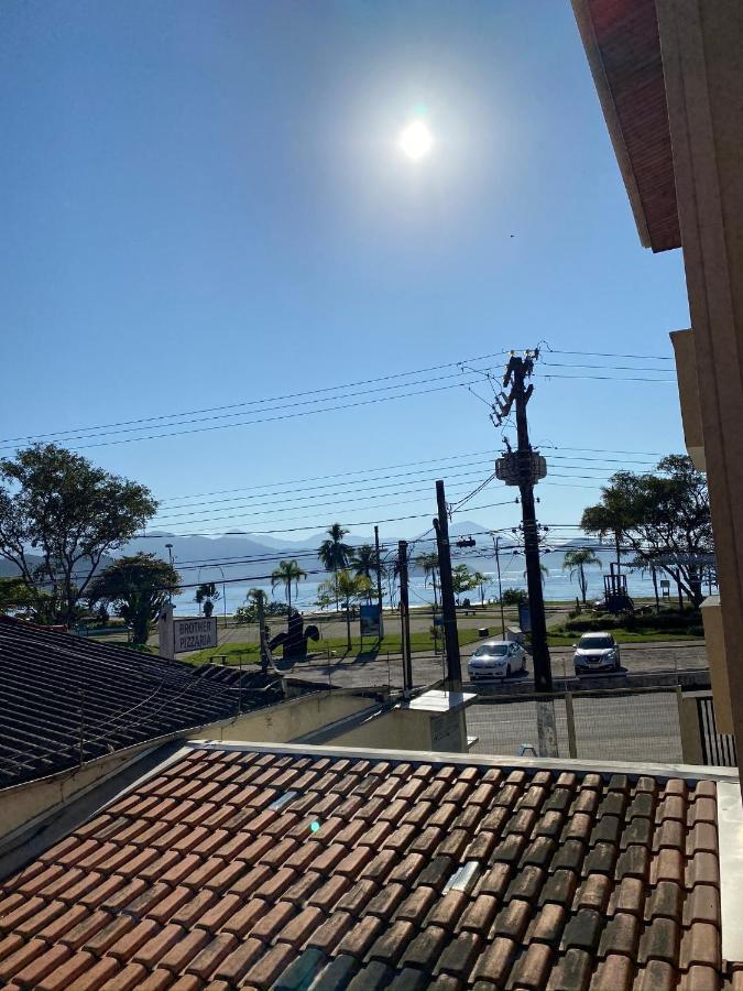 Apartamento Ubatuba, Itaguá, bem localizado, duas vagas de garagem Exterior foto