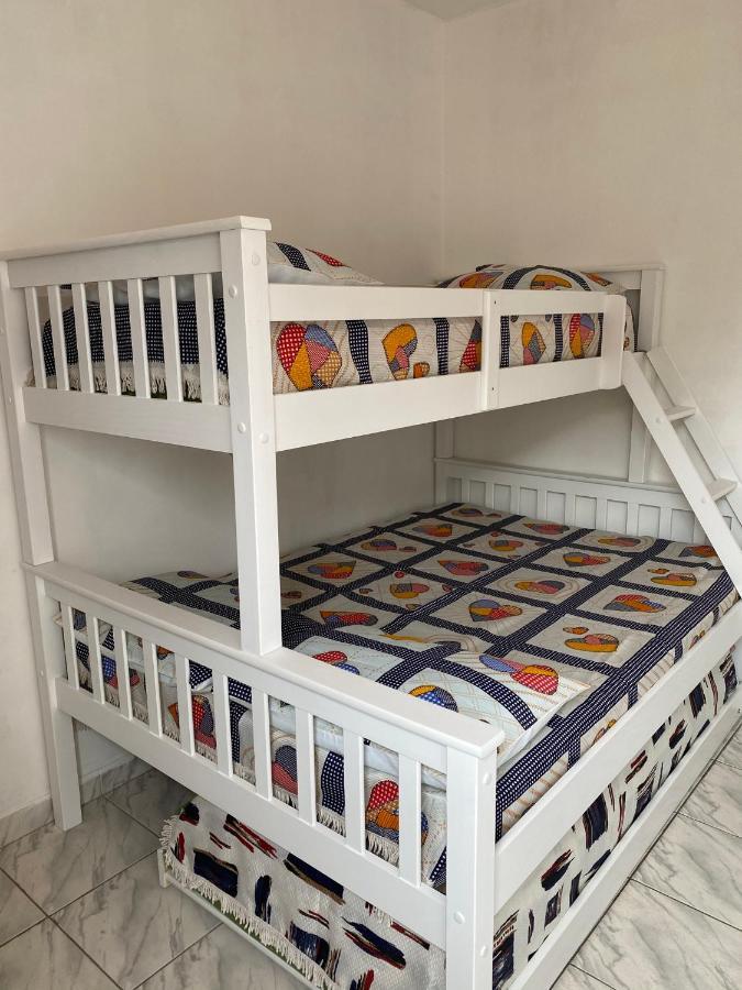 Apartamento Ubatuba, Itaguá, bem localizado, duas vagas de garagem Exterior foto