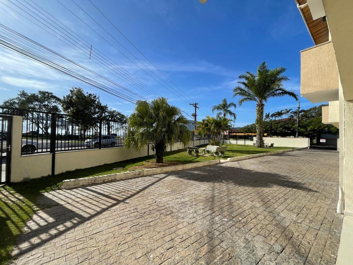 Apartamento Ubatuba, Itaguá, bem localizado, duas vagas de garagem Exterior foto