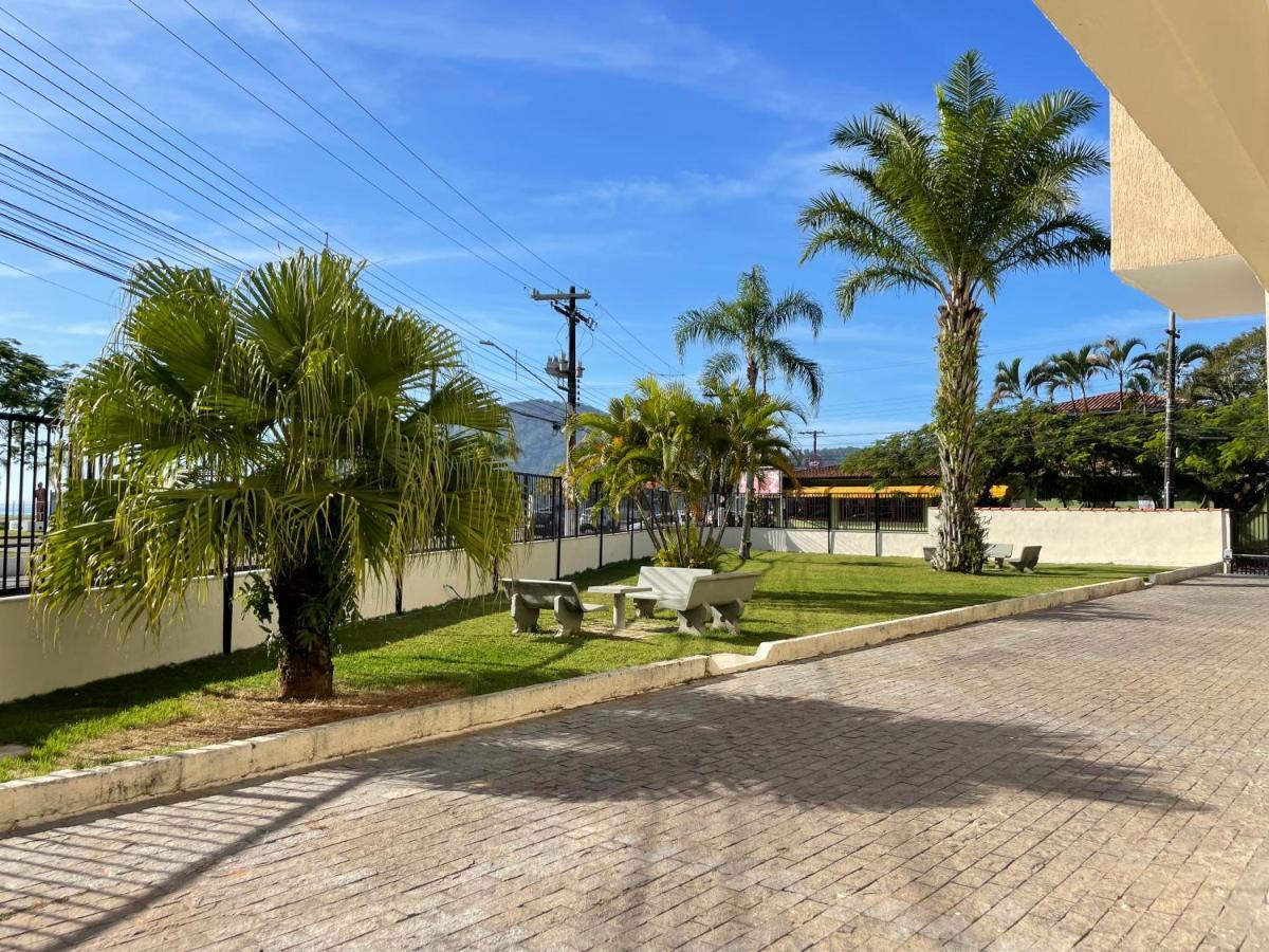 Apartamento Ubatuba, Itaguá, bem localizado, duas vagas de garagem Exterior foto